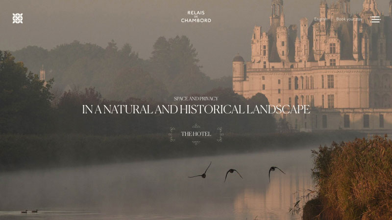 Site-démo-ilicopresto-paysage-château Paysage naturel au lever du jour avec vue sur un château historique, illustration pour un site de démonstration ilicopresto.